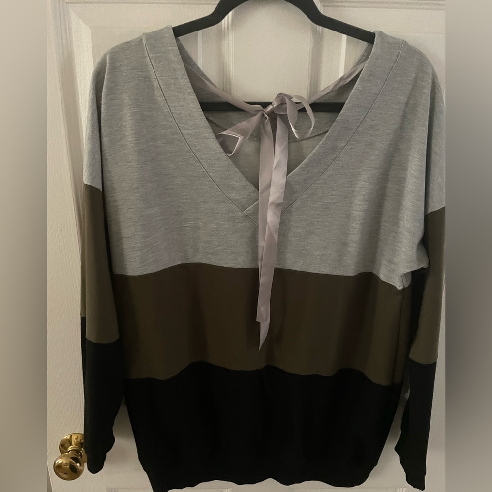Dressy Sweatshirt with tie in back size Medium